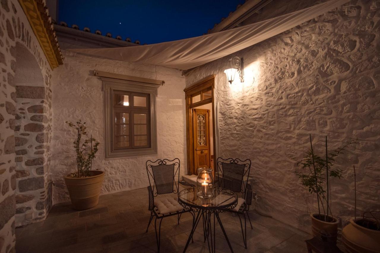 Antoinette Mansion Villa Hydra  Exteriör bild