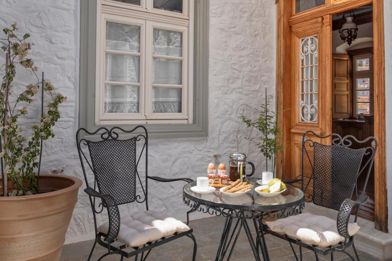 Antoinette Mansion Villa Hydra  Exteriör bild